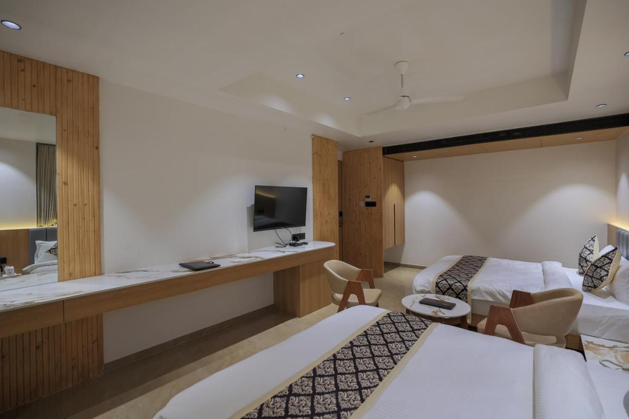 Hotel Aditya Mansingh Inn Somnāth Esterno foto