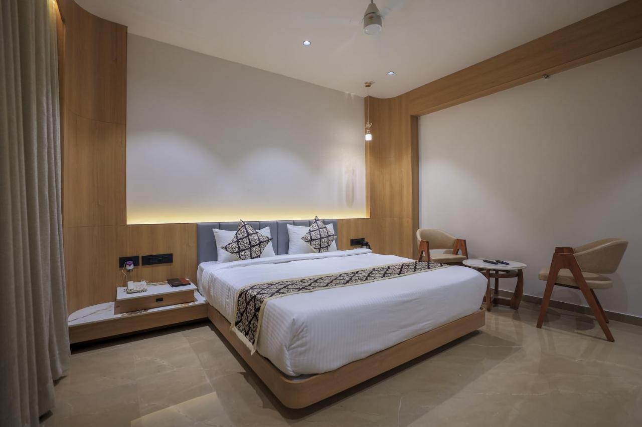 Hotel Aditya Mansingh Inn Somnāth Esterno foto